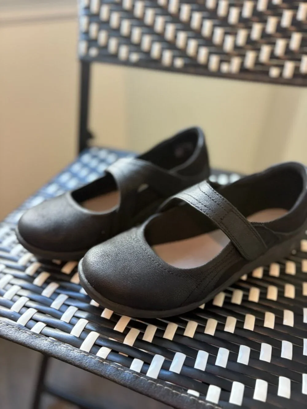 Clarks Black Mary Jane Comfort Flats Women's Size 7.5 Wide (EU 38) Hook & Loop